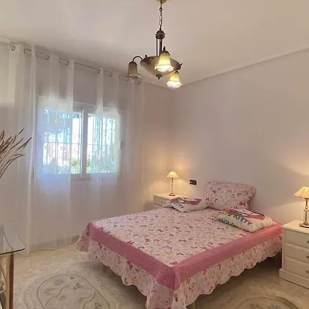 Encantadora Con Piscina En Playa Flamenca Villa Alicante